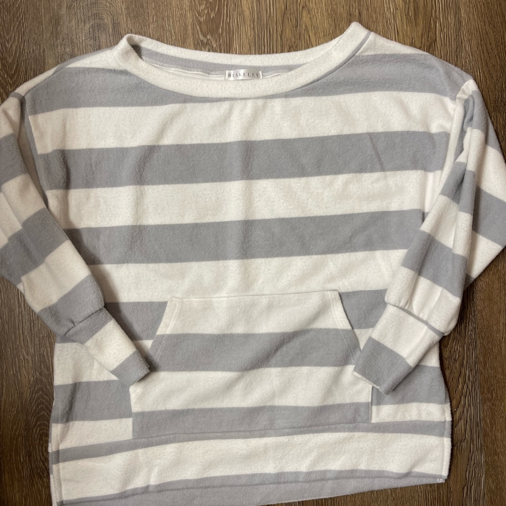 Women’s fleece sweatshirt
